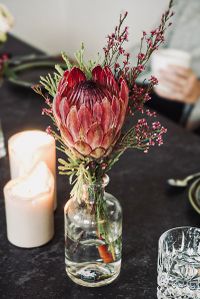 Tischdekoration mit Protea